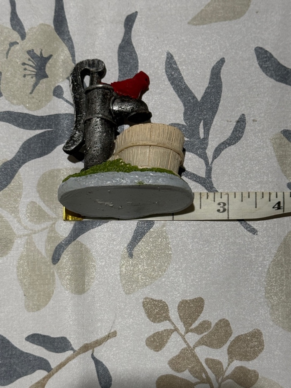 Decorative Red Bird Fountain Accent with Beige Bucket - Picture 4 of 5